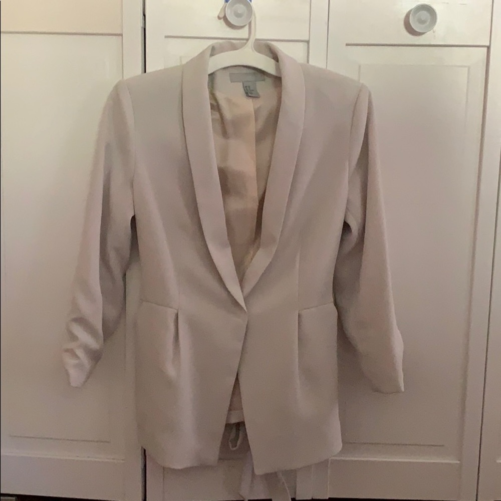H&M blazer In off white size 10. Never worn